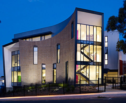 6 state of the art science laboratories, sixteen general learnign studios and two central open learning zones.