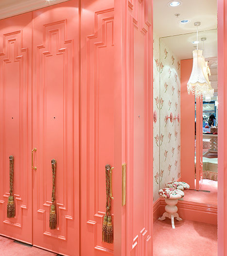 Fashion store built by Krueger Shopfitters